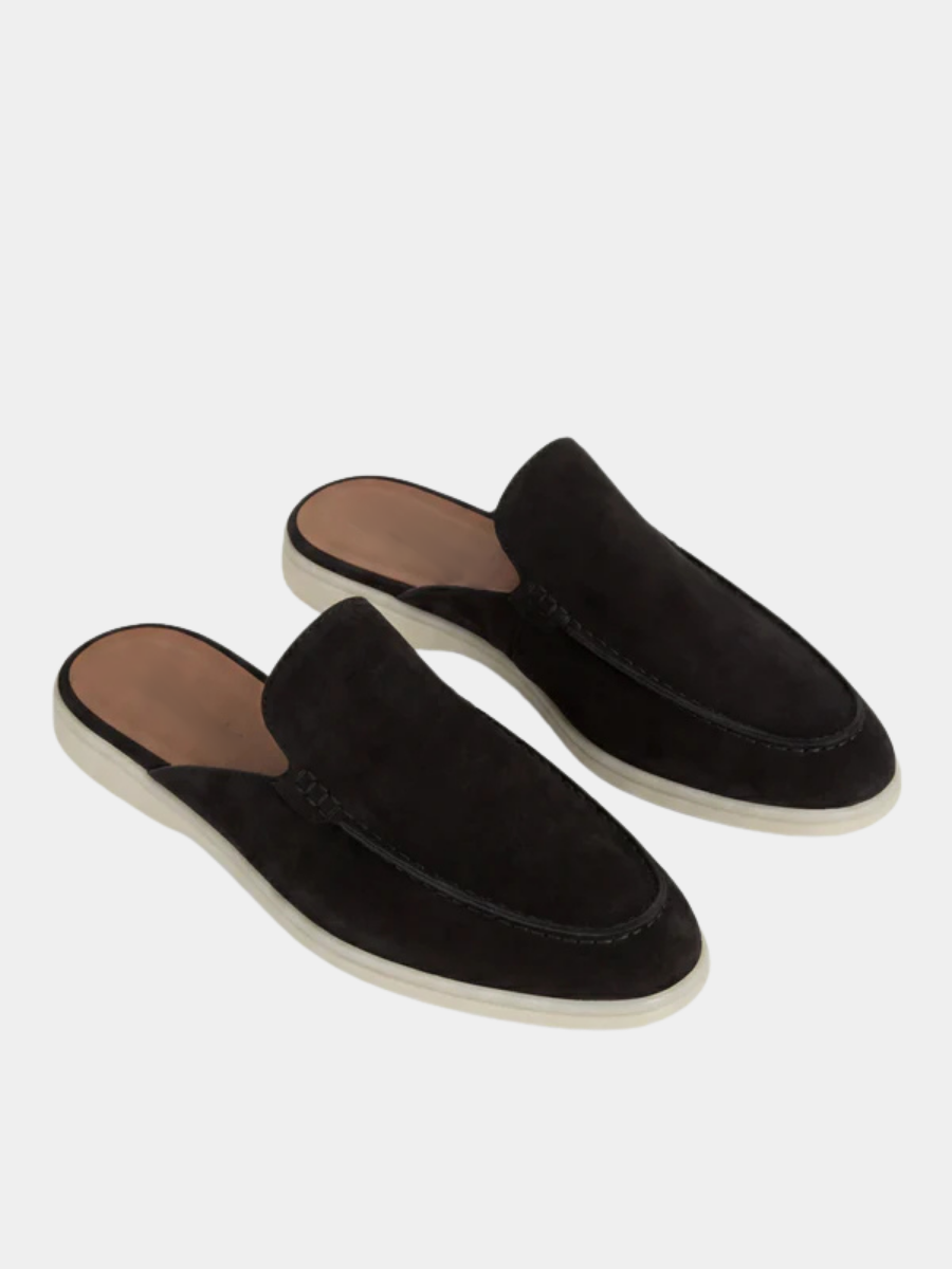 Tobogán negro para yate