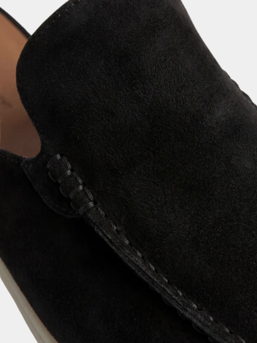 Tobogán negro para yate