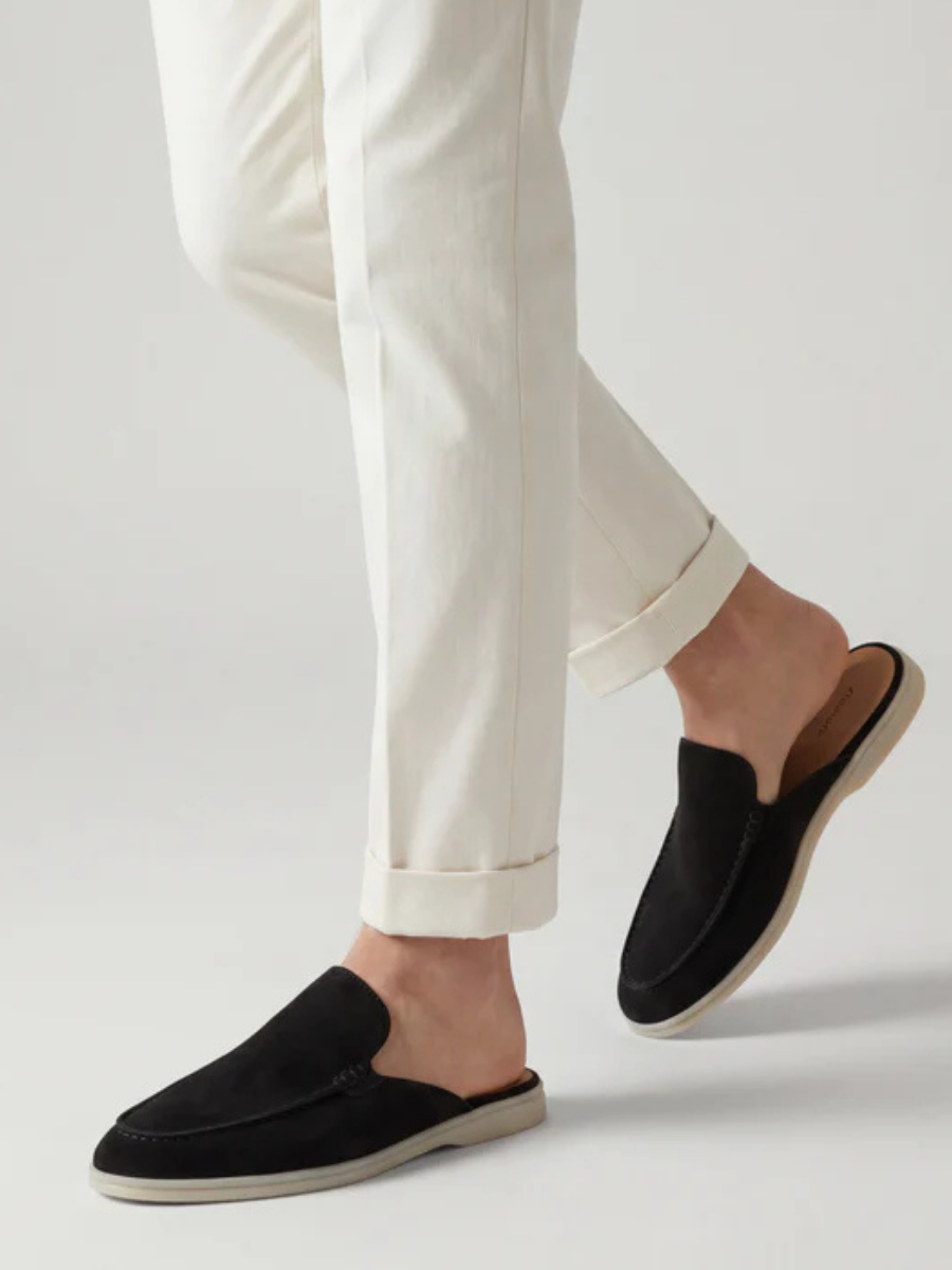 Tobogán negro para yate