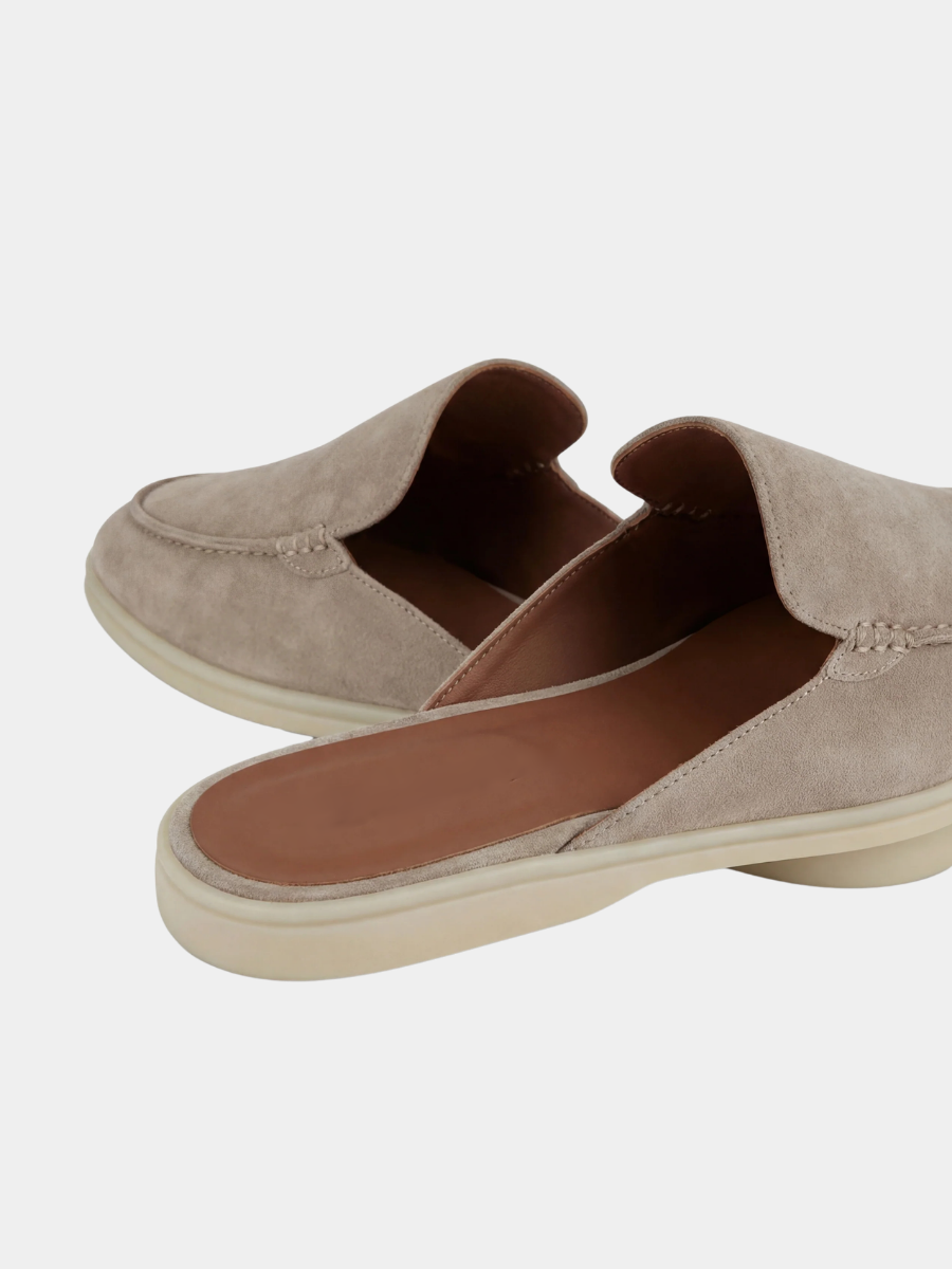 Tobogán para yate gris claro